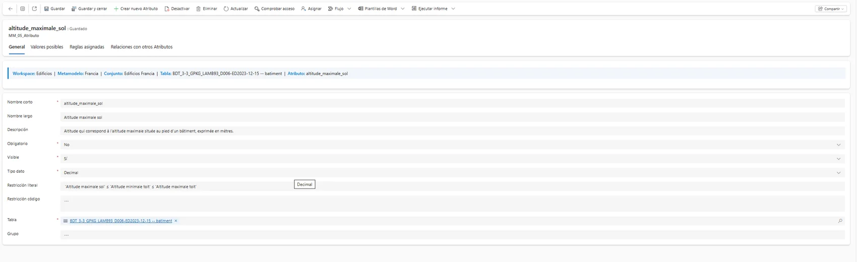 MetaMod screenshot: the altitude_maximale_sol attribute with its description, decimal data type and the rule Altitude maximale sol ≤ Altitude minimale toit ≤ Altitude maximale toit. Interface shown in Spanish.